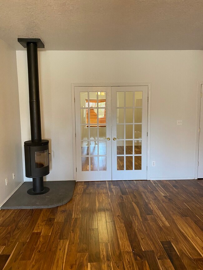 Building Photo - 1132 Casa Tomas Rd NE