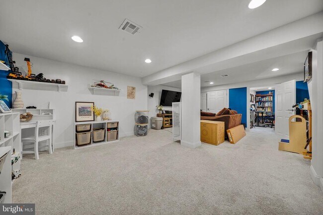 Building Photo - 301 Cherokee Cir