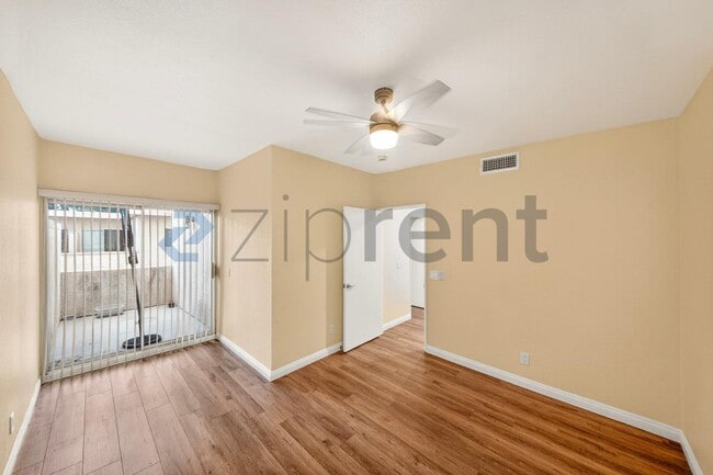 Building Photo - 10215 Variel Ave