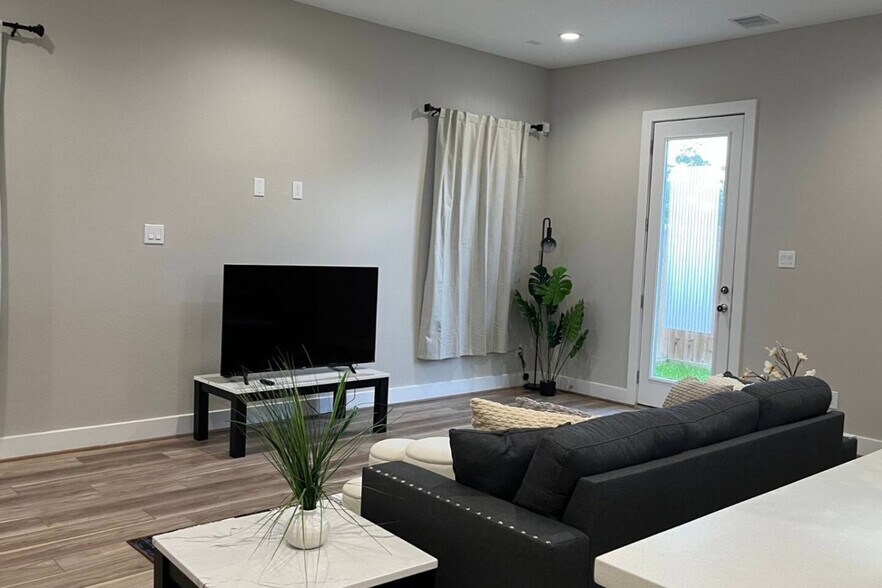 Building Photo - 3208 Bostic St