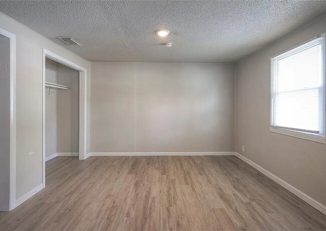 Building Photo - Updated 3 Bedroom Ranch