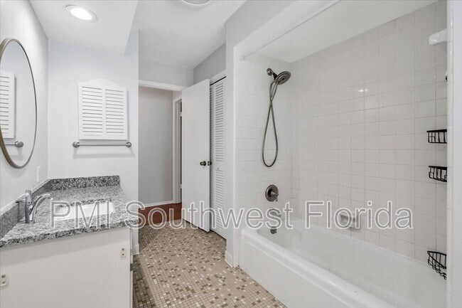 Building Photo - 1405 Cambridge Dr