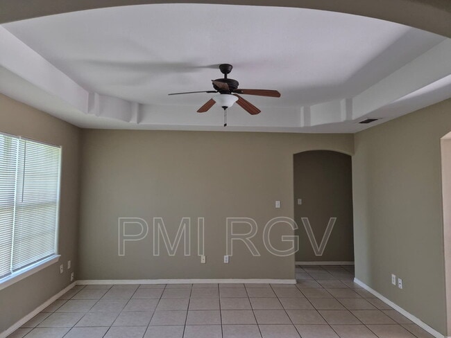 Building Photo - 8314 N Val Verde Rd