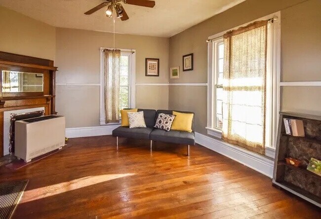 Living Room - 808 E 11th Ave