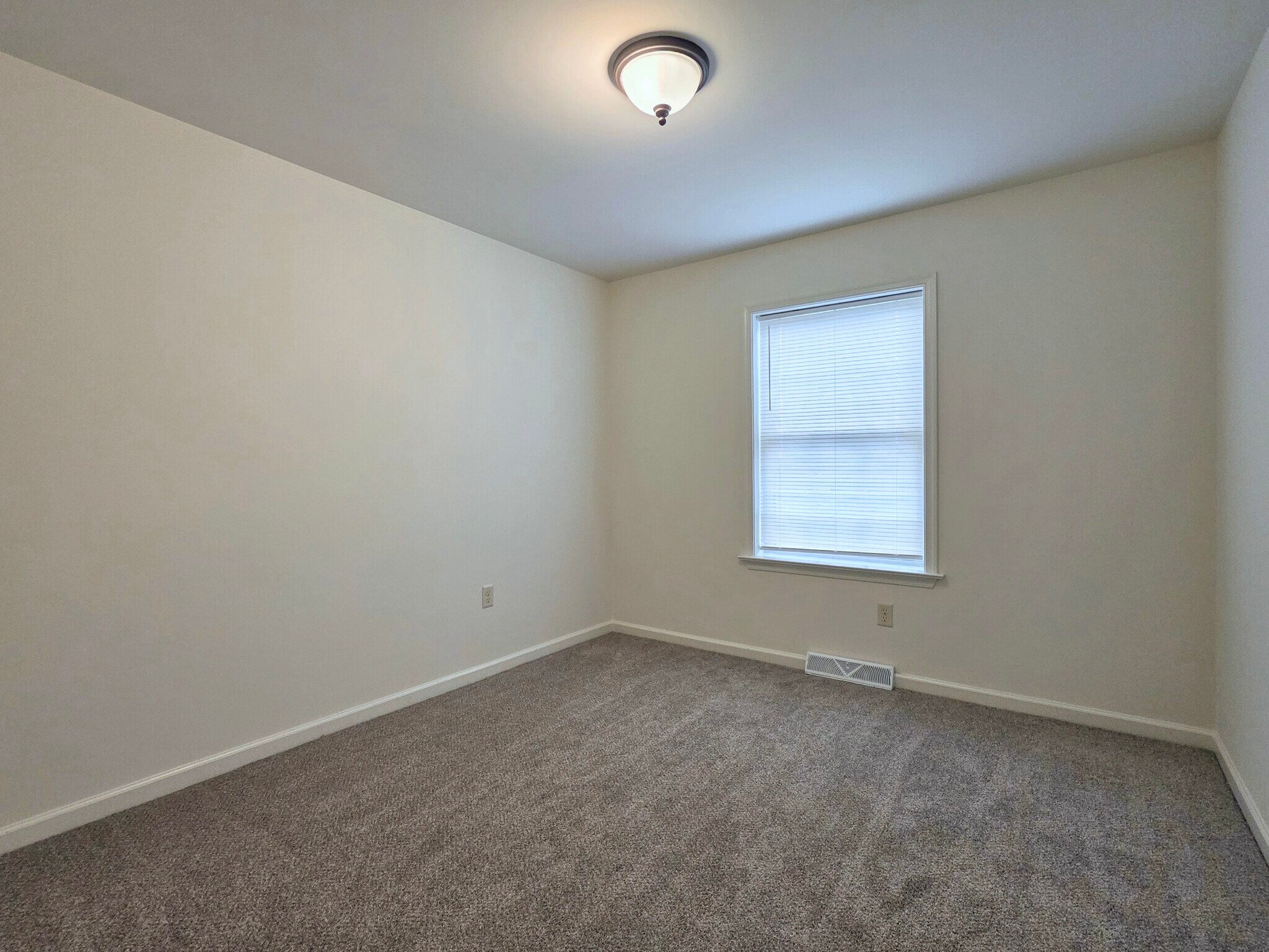 Building Photo - 14 Gable Dr