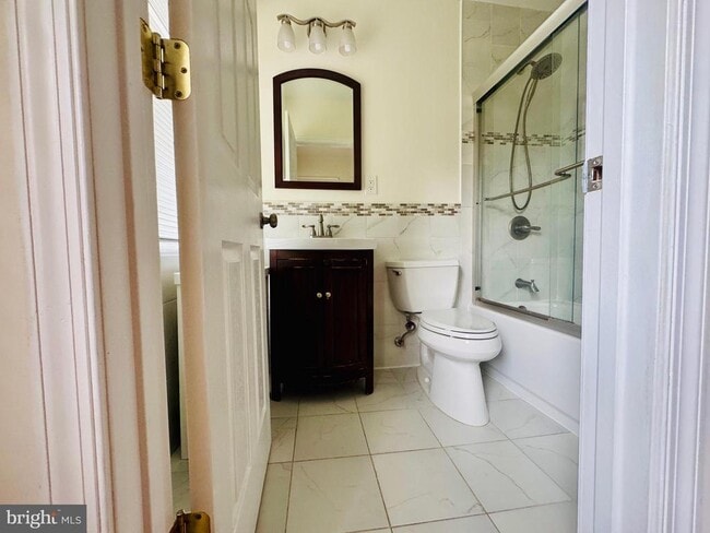 Building Photo - 3902 Hadley Square W