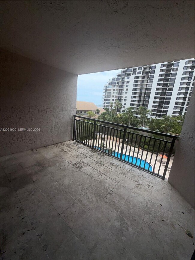 Building Photo - 540 Brickell Key Dr