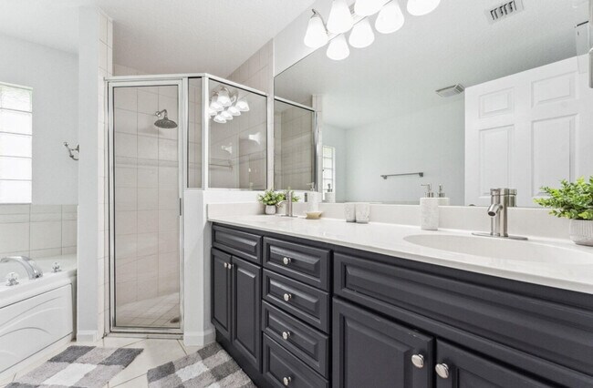 Building Photo - 13885 Sheffield St