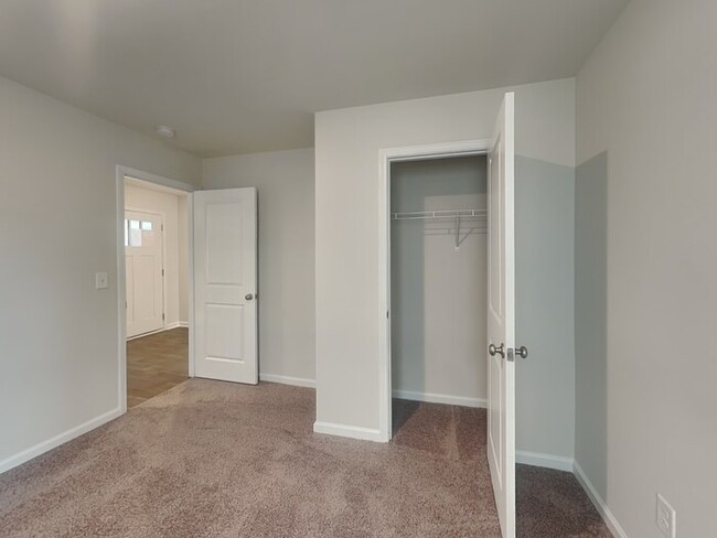 Building Photo - Apply today! Ashton Lakes