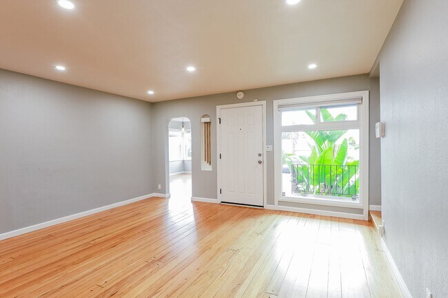 Building Photo - Beautiful 3 Bedroom Home In Millsmont!