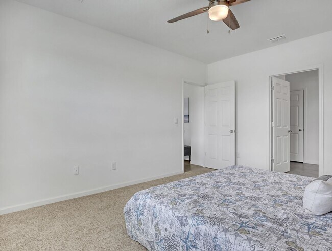 Building Photo - 7418 Tourmaline Dr