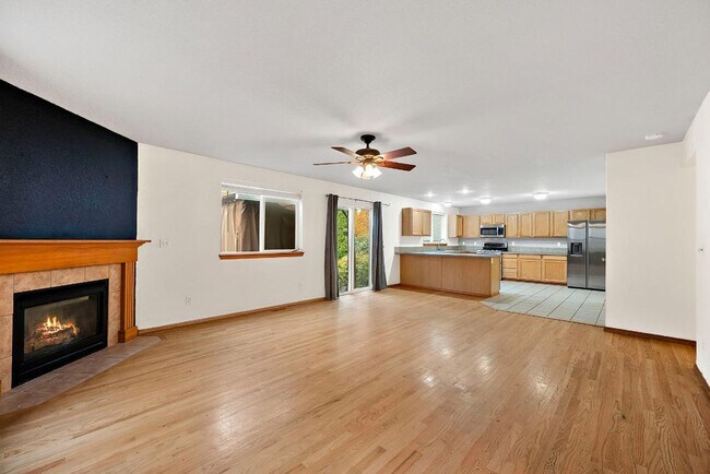 Building Photo - Spacious 4-Bedroom Olympia Home with A/C, ...