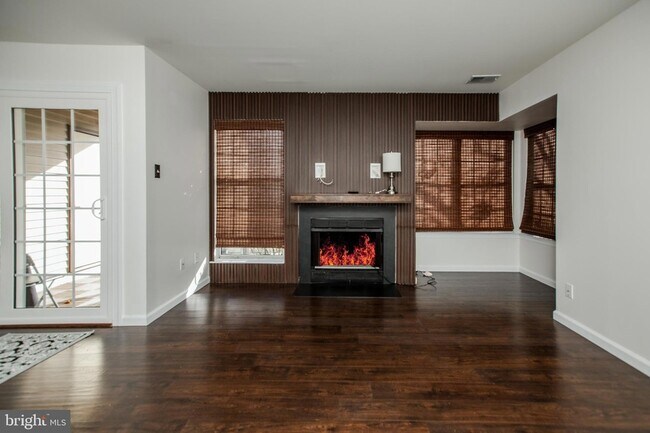 Building Photo - 297 Andover Pl