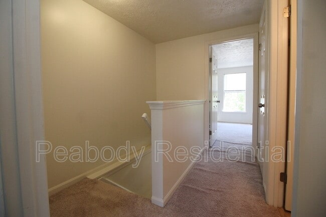 Building Photo - 1544 Woodcrest Dr