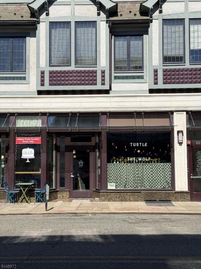 Building Photo - 627 Valley Rd