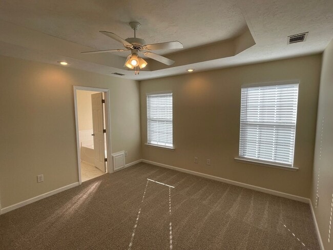 Building Photo - 612 Lory Ln