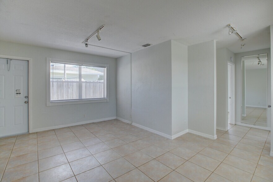 Living room - 604 NE 12th Ave