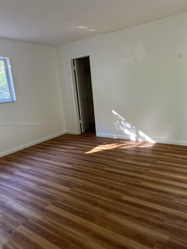 Building Photo - 17330 SW 109th Ave