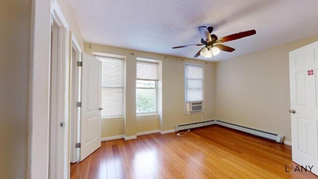 Building Photo - 3 bedroom in BRONX NY 10457