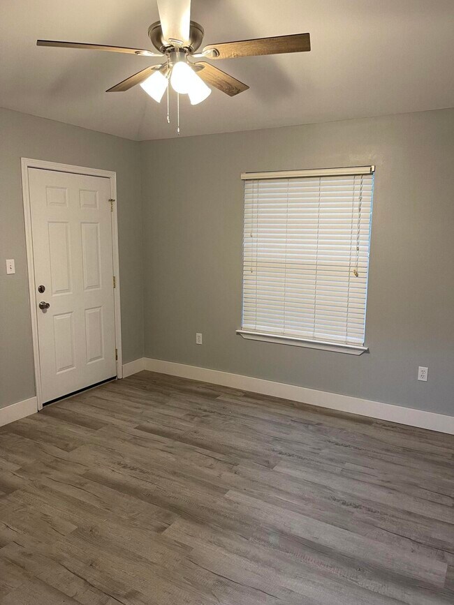 Building Photo - 7482 Autumn Trace Blvd