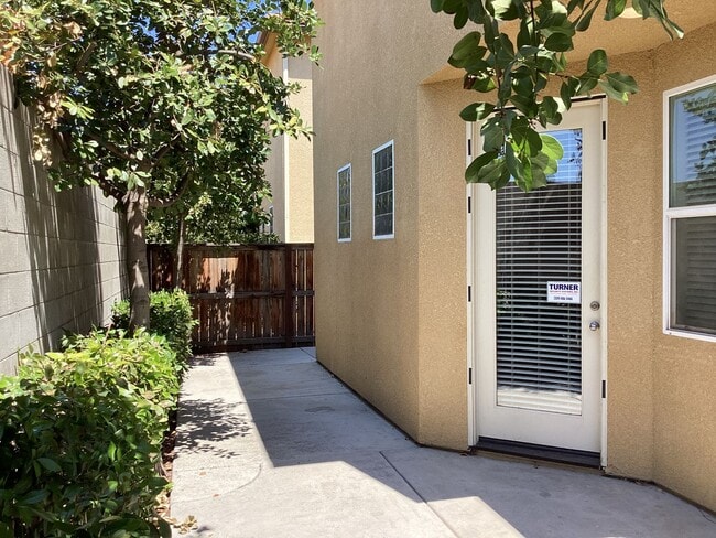 Building Photo - 7009 Harmony Dr