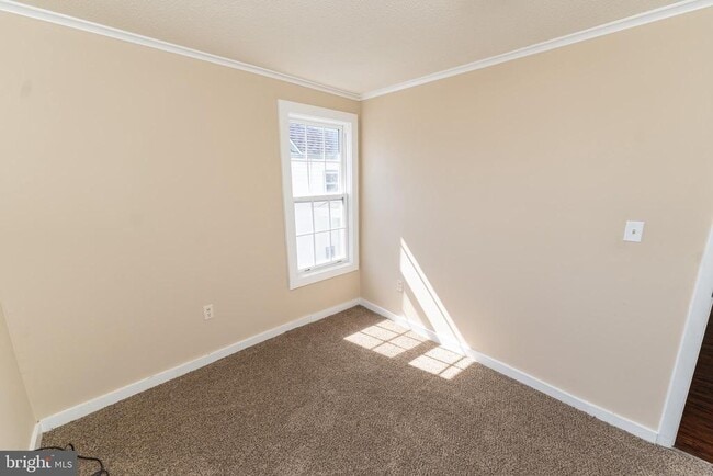 Building Photo - 915 N Division St