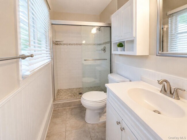 Building Photo - 10 Roe Cir