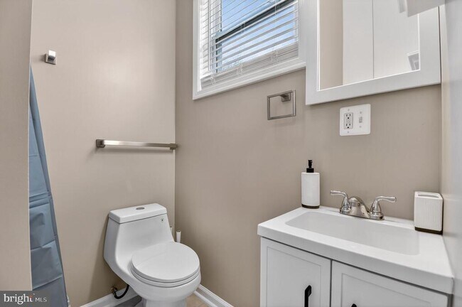 Building Photo - 1919 19th St NW