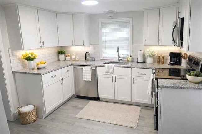 Building Photo - 15 Rock St