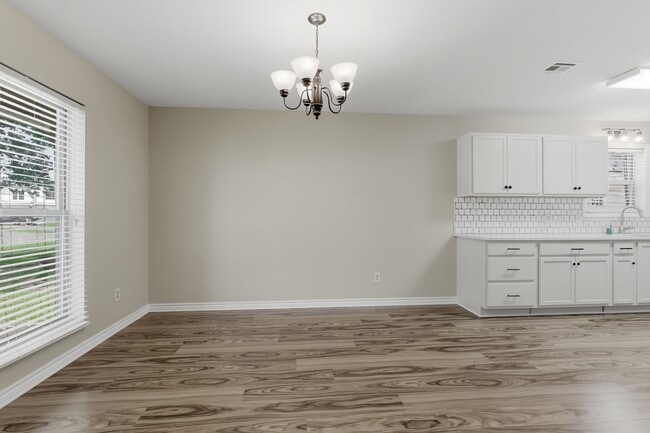 Building Photo - 445 Longmeadow Dr