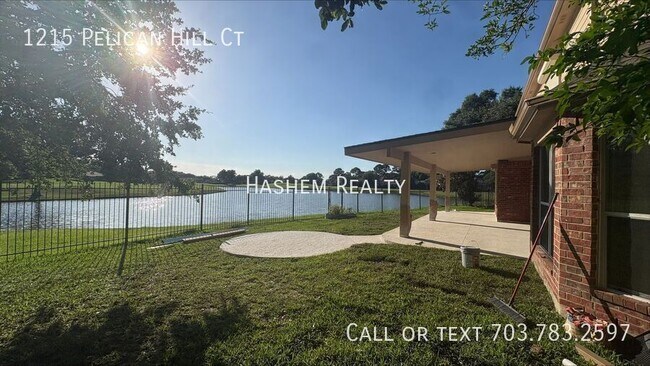 Building Photo - 1215 Pelican Hill Dr