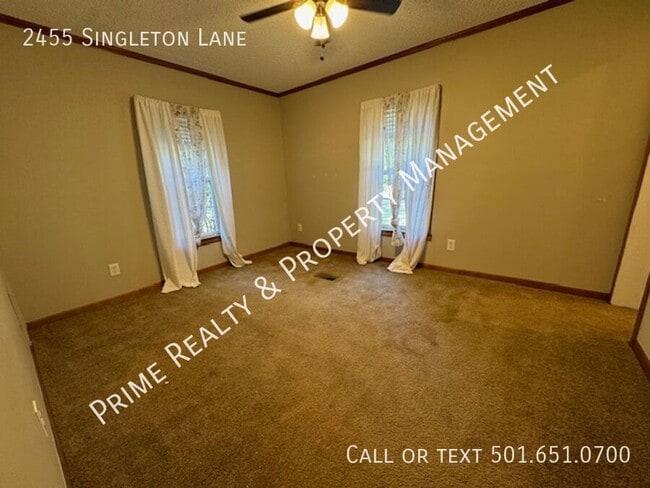 Building Photo - 2455 Singleton Ln