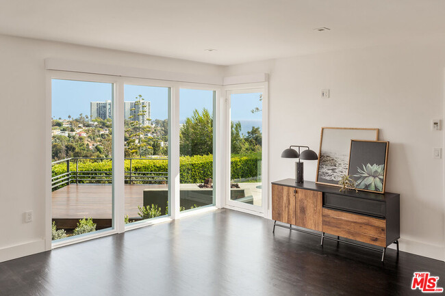 Building Photo - 500 Amalfi Dr