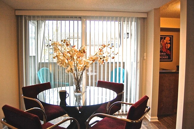 Building Photo - Beautifully Renovated Apartment | The Arabell