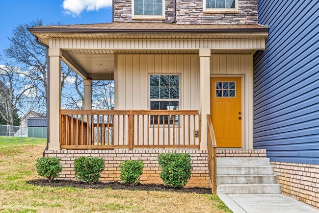 Building Photo - Pet Friendly Four Bedroom!