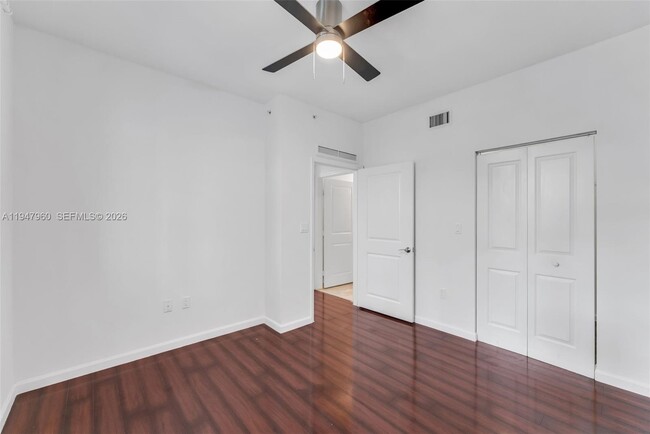 Building Photo - 7914 Harbor Island Dr