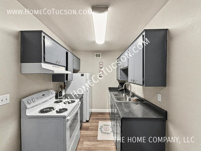 Building Photo - 3993 N Campbell Ave