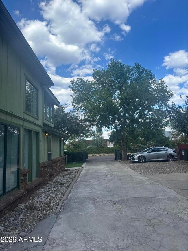 Building Photo - 323 S Elden St