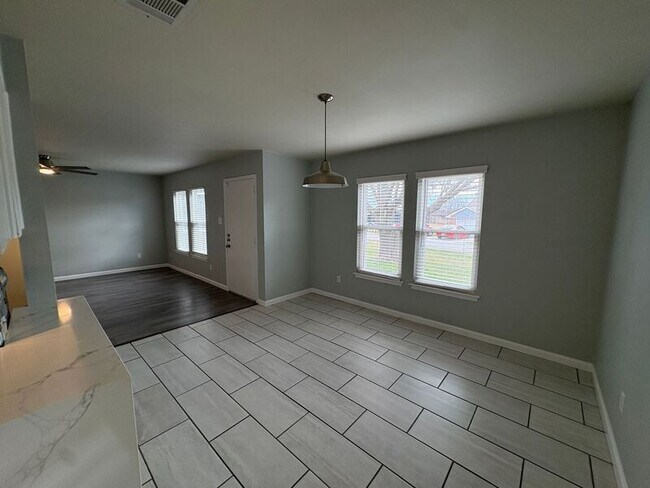 Building Photo - 400 Lakeside Dr