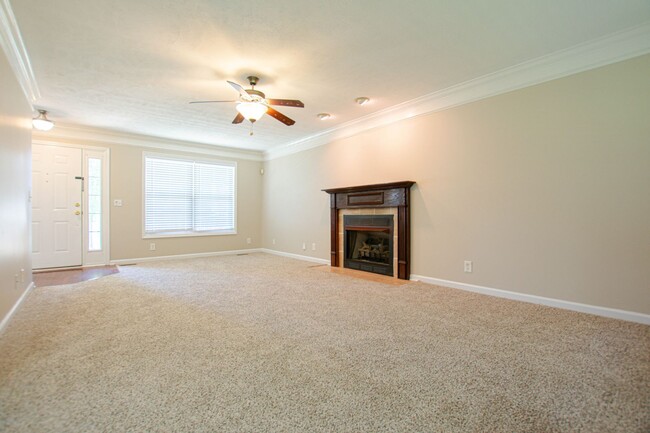 Building Photo - Pet Friendly Three Bedroom with Bonus!