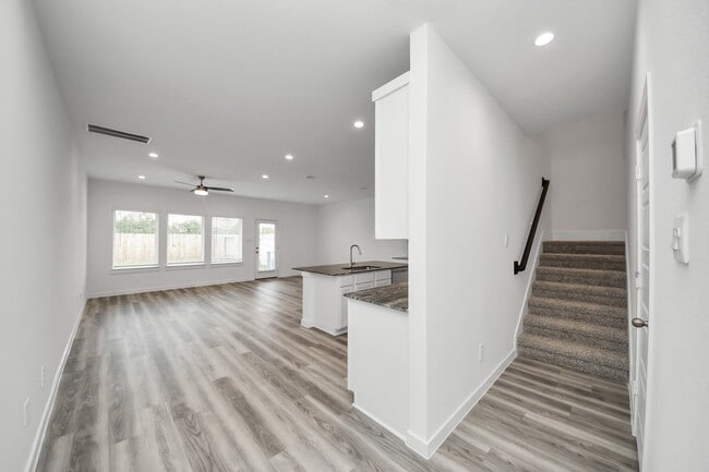 Building Photo - 10327 Sylvan Wds Trl