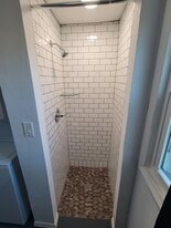 Building Photo - 513 W 7th Ave