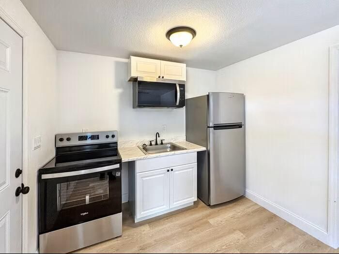 Primary Photo - 4605 N Hubert Ave