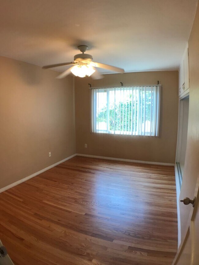 Building Photo - BEAUTIFUL WOOD FLOORS IN THIS- 5 BED 2 BATHROOM- Includes maid service