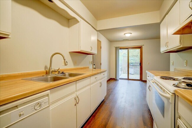 Building Photo - 58 Sunfish Ct