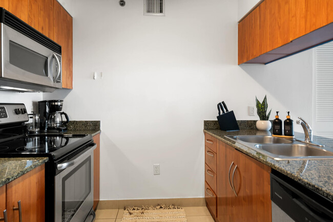 Building Photo - 1200 Brickell Bay Dr
