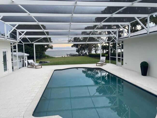 Building Photo - 1021 Temple Grove Pl