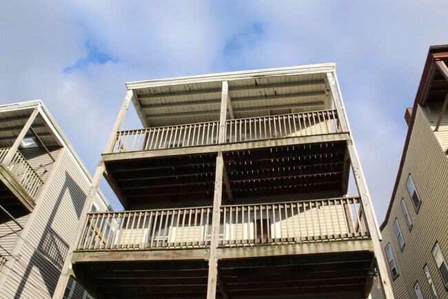 Building Photo - 740 Bennington St
