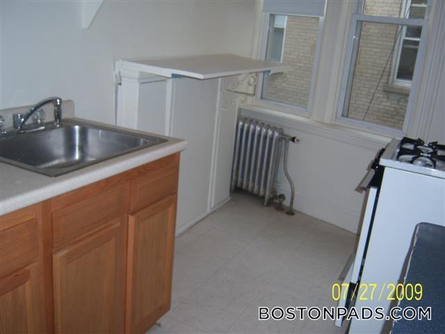 Building Photo - 231-235 Park Dr