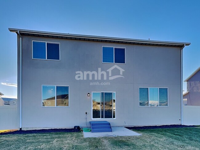 Building Photo - 251 N Dry Crk Rd